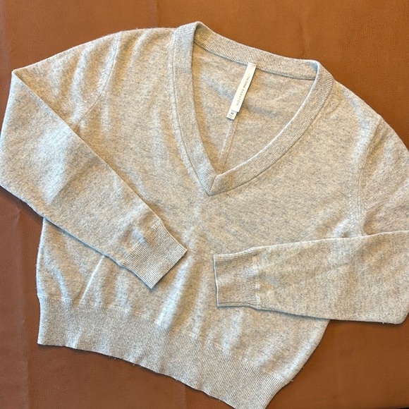 Aritzia The Group Babaton cashmere sweater - Picture 2 of 6
